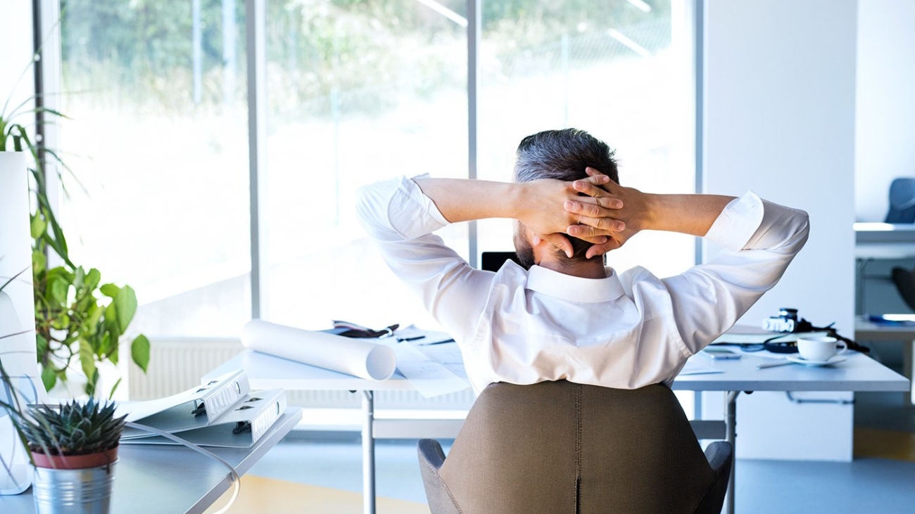 demo-attachment-112-Businessman-at-the-desk-in-his-office-resting.